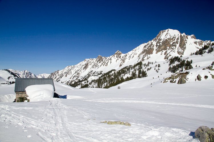 Cabane d'Aygues Cluses et lac de Coueyla Gran