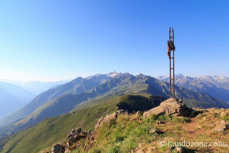La croix au sommet du pic du Viscos