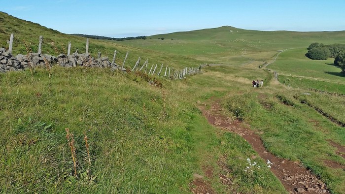 Puy de Gudette et randonneurs Puy de Gudette et randonneurs