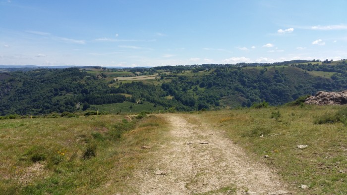 Piste qui va dans les gorges Piste qui va dans les gorges