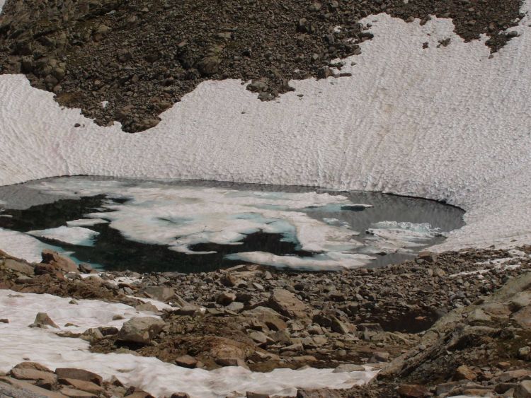 Lac d'Arraill avec encore un peu de glace