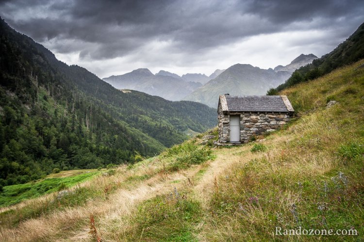 Petite cabane en pierre non loin du cirque de Lis