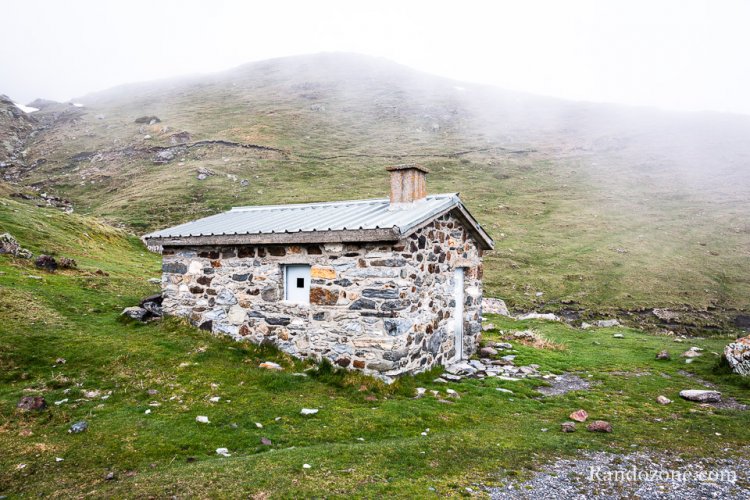 Cabane de Groutte au bord de la route