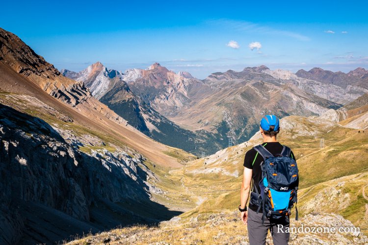 Vue sur le versant espagnol depuis le col de Boucharo Vue sur le versant espagnol depuis le col de Boucharo