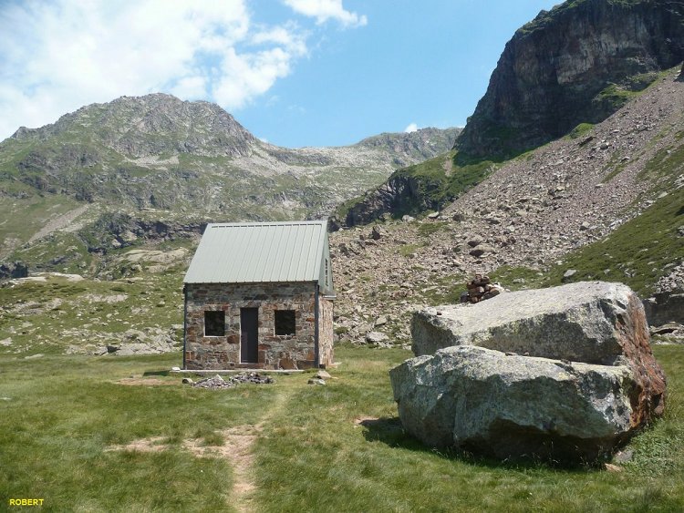 Cabane de Prat Caseneuve (2020 m) le 12 08 2013