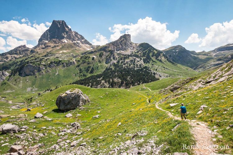 Pic du Midi d'Ossau en arrire plan