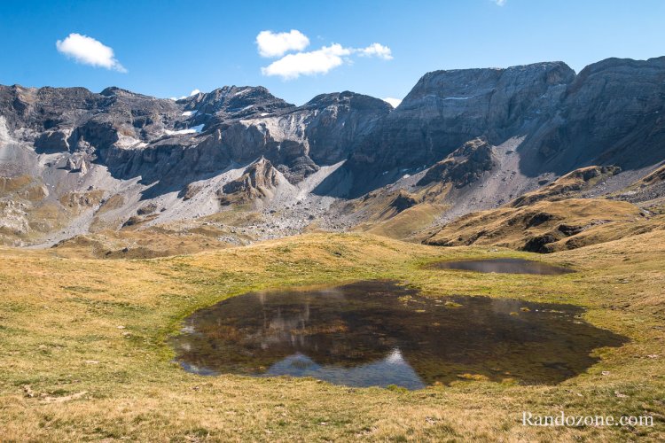 Petites tendues d'eau au coeur du cirque de Troumouse