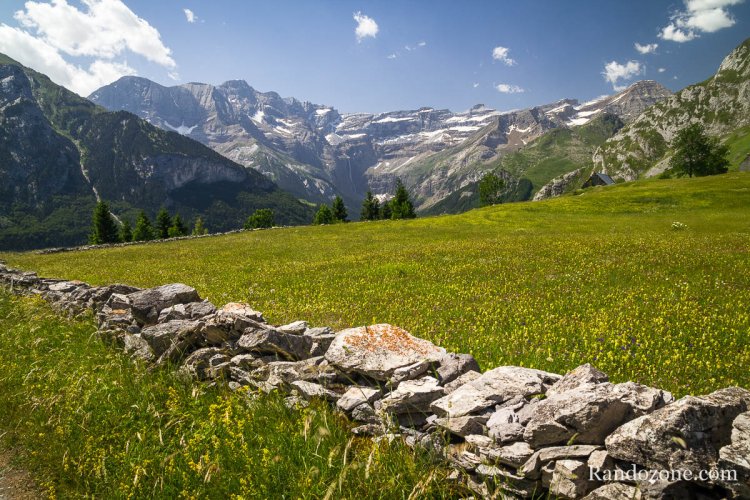 A la découverte des granges de Saugué dans les Pyrénées