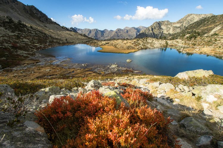 Toujours le lac Blanc et les couleurs de l'automne dans le massif du Néouvielle Toujours le lac Blanc et les couleurs de l'automne dans le massif du Néouvielle