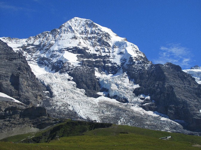 Le versant nord du Mnch (4107 m)