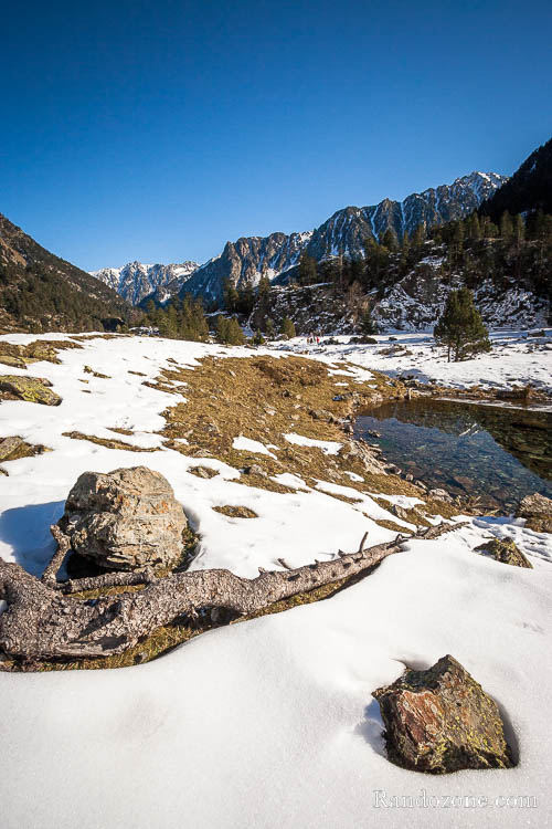 Randonne dans la neige dans la valle du Marcadau