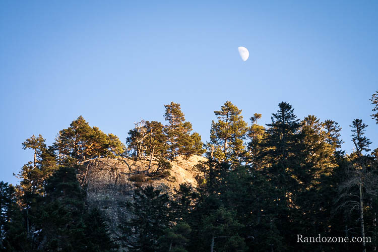 La lune se lve dans la valle du Marcadau