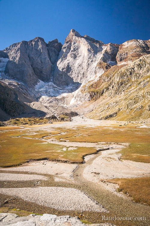 Le plateau devant la face nord du Vignemale