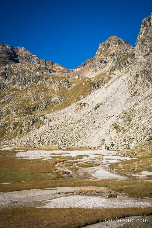 Sentier qui monte vers le col des Oulettes