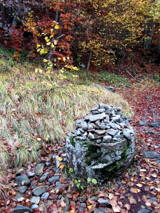 Cairn lors de la randonnée sur La Voie Romaine Cairn lors de la randonnée sur La Voie Romaine