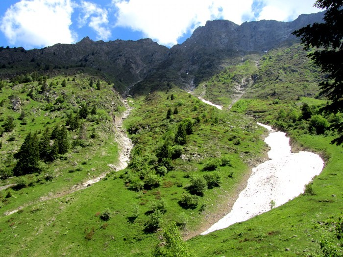 Nev au dessus du Lac du Lauvitel en Isre ALPES