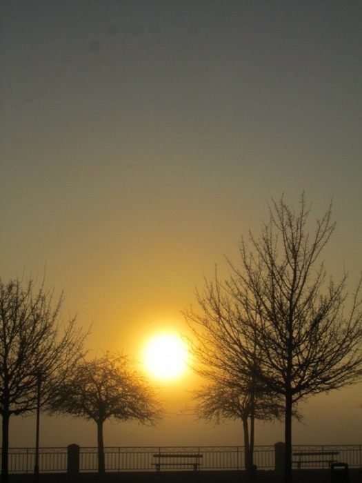 Lever de soleil sur Rodez en Aveyron lors d'une petite randonne  Layoule
