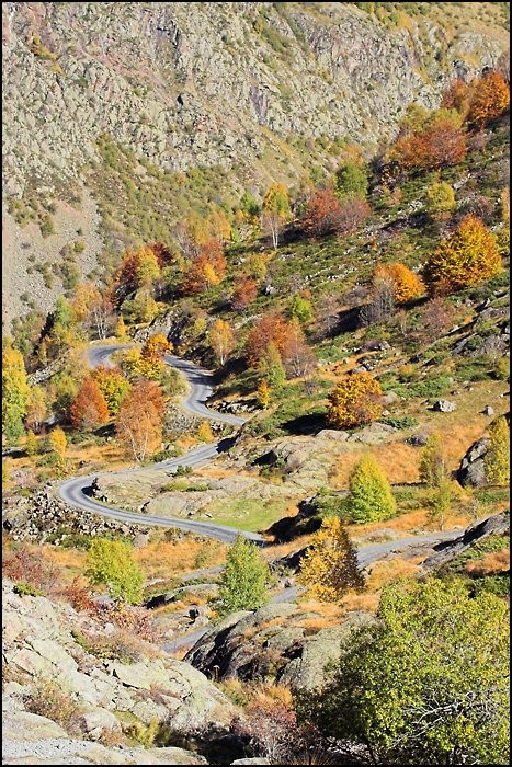 Route qui monte au barrage des Gloriettes