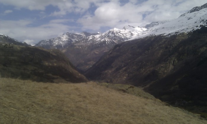 sentier des gypaetes depuis le plateau de saugu