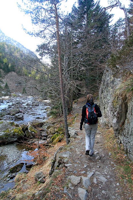 Randonne sur le chemin des cascades le long du gave du Marcadau