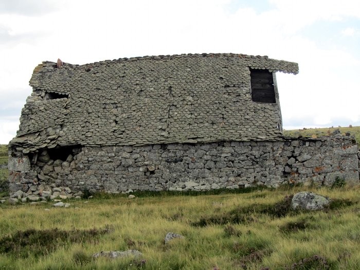Buron en ruine sur l'Aubrac Buron en ruine sur l'Aubrac