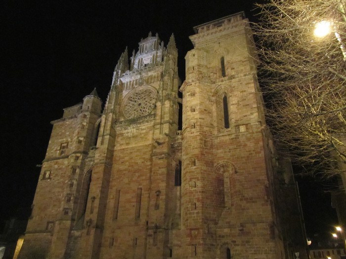 Cathdrale Notre Dame de Rodez la nuit