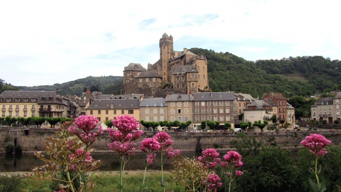 Estaing, class parmi les plus beaux villages de France