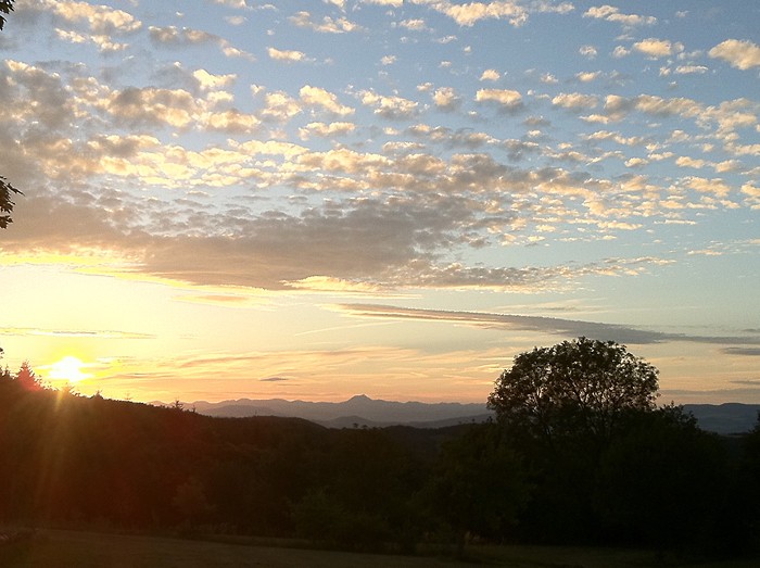 Puy de Dme et soleil qui se couche