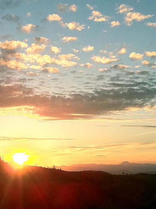 Coucher de soleil sur le Puy de Dôme Coucher de soleil sur le Puy de Dôme