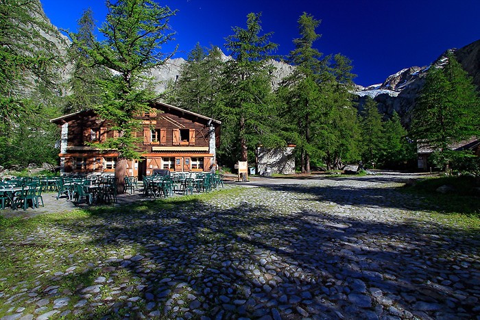 Refuge Czanne sur le Pr de Madame Carle