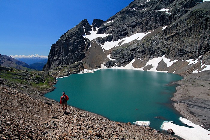 Descente du col des Grangettes vers le lac de l'Eychauda