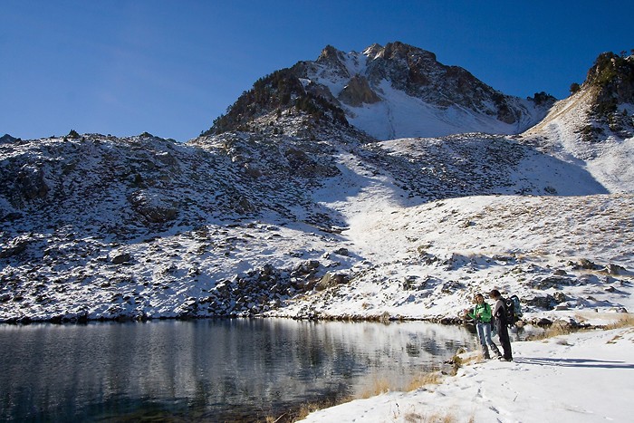 Monte en raquettes  neige au lac dets Coubous