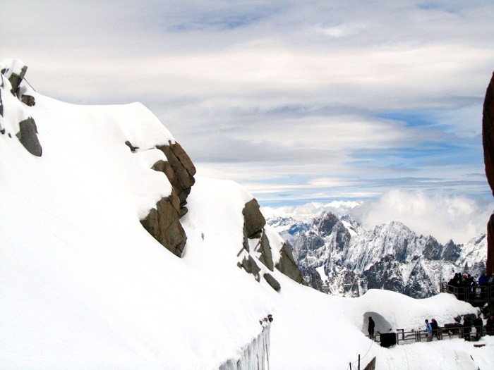 Depuis l'Aiguille du Midi sur le tunnel de neige Depuis l'Aiguille du Midi sur le tunnel de neige