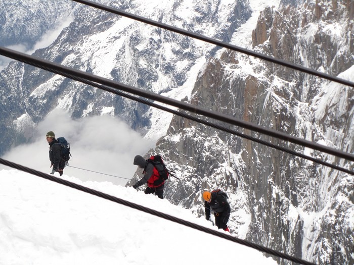 Corde d'alpinistes arrivant  l'Aiguille du Midi