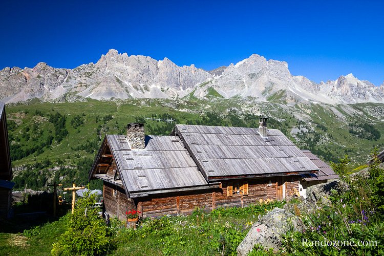 Refuge de Ricou en montant au lac Laramon