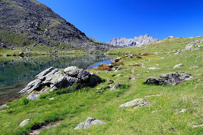 Sentier le long du lac du Serpent