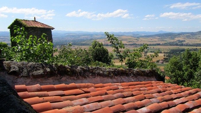 Usson et sa vue sur le Puy de Dme