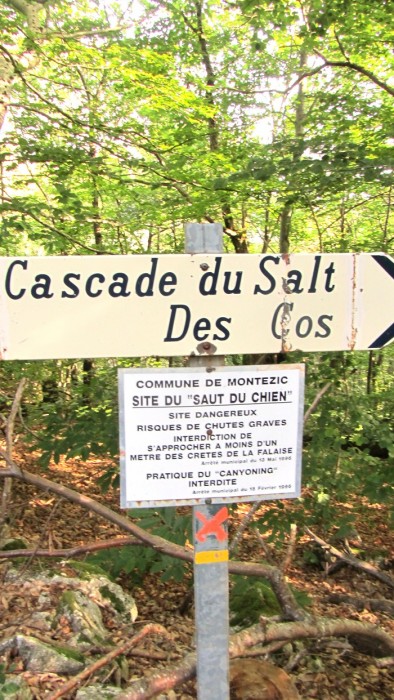 Cascade du Salt des Cos (du saut du chien) en langue traditionnelle Aveyronnaise  Cascade du Salt des Cos (du saut du chien) en langue traditionnelle Aveyronnaise