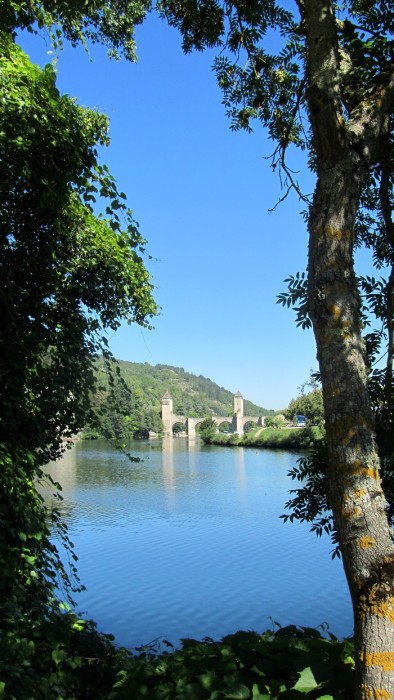 Cahors et le Lot qui passe sous le Pont Valentr