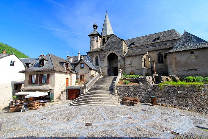 Eglise d'Estaing au petit matin