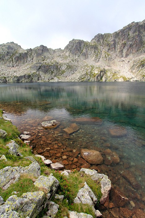Au bord du lac du Pourtet dans les Pyrnes