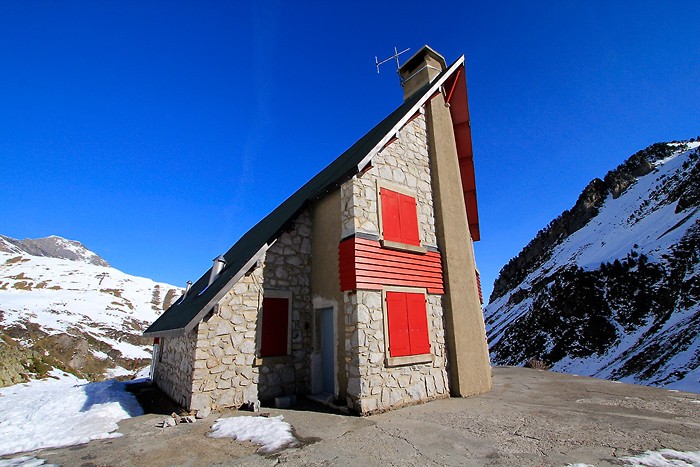 Facade du refuge d'Ilhou dans les Pyrnes
