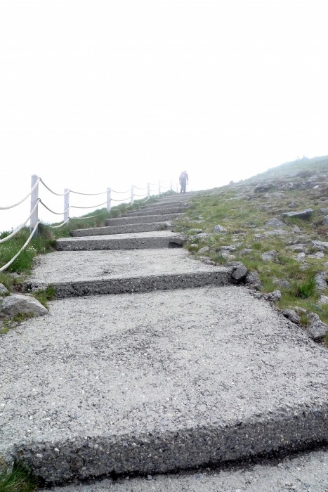 Le Puy Mary se trouve dans le brouillard