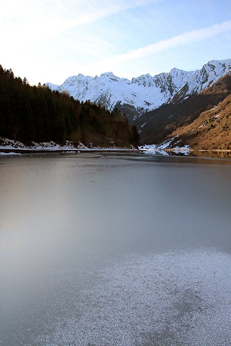 Sur le bord du lac d'Estaing