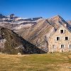 Refuge des Espuguettes et Brche de Roland en arrire plan