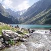 Lac de Gaube au niveau du cours d'eau