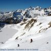 Descente  ski au-dessus du lac de Brazato
