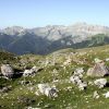 Randonneur sur le sentier qui redescend au Col d'Izoard