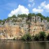 Face  Saint Cirq Lapopie la paroi couleur orange-gris