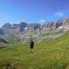 Randonneur dans le Cirque d'Estaub, Pyrnes